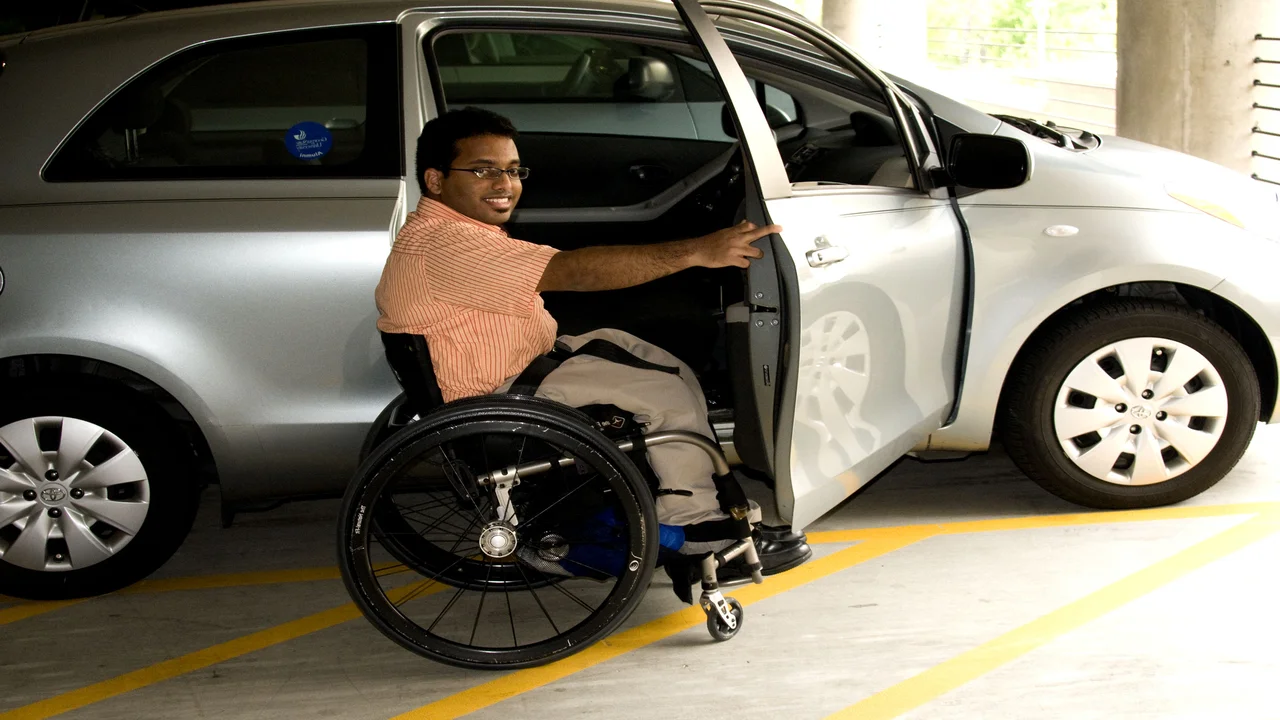 سيارة ذوي الإعاقة 2024